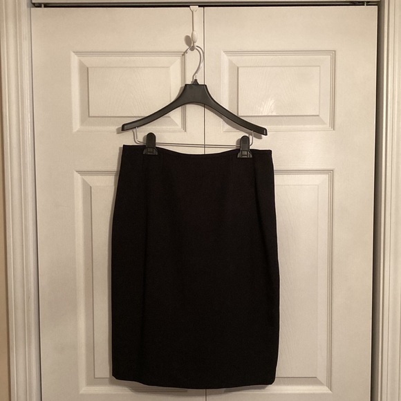 Le Suit Black & Red 2-pc Skirt Set - Picture 6 of 13